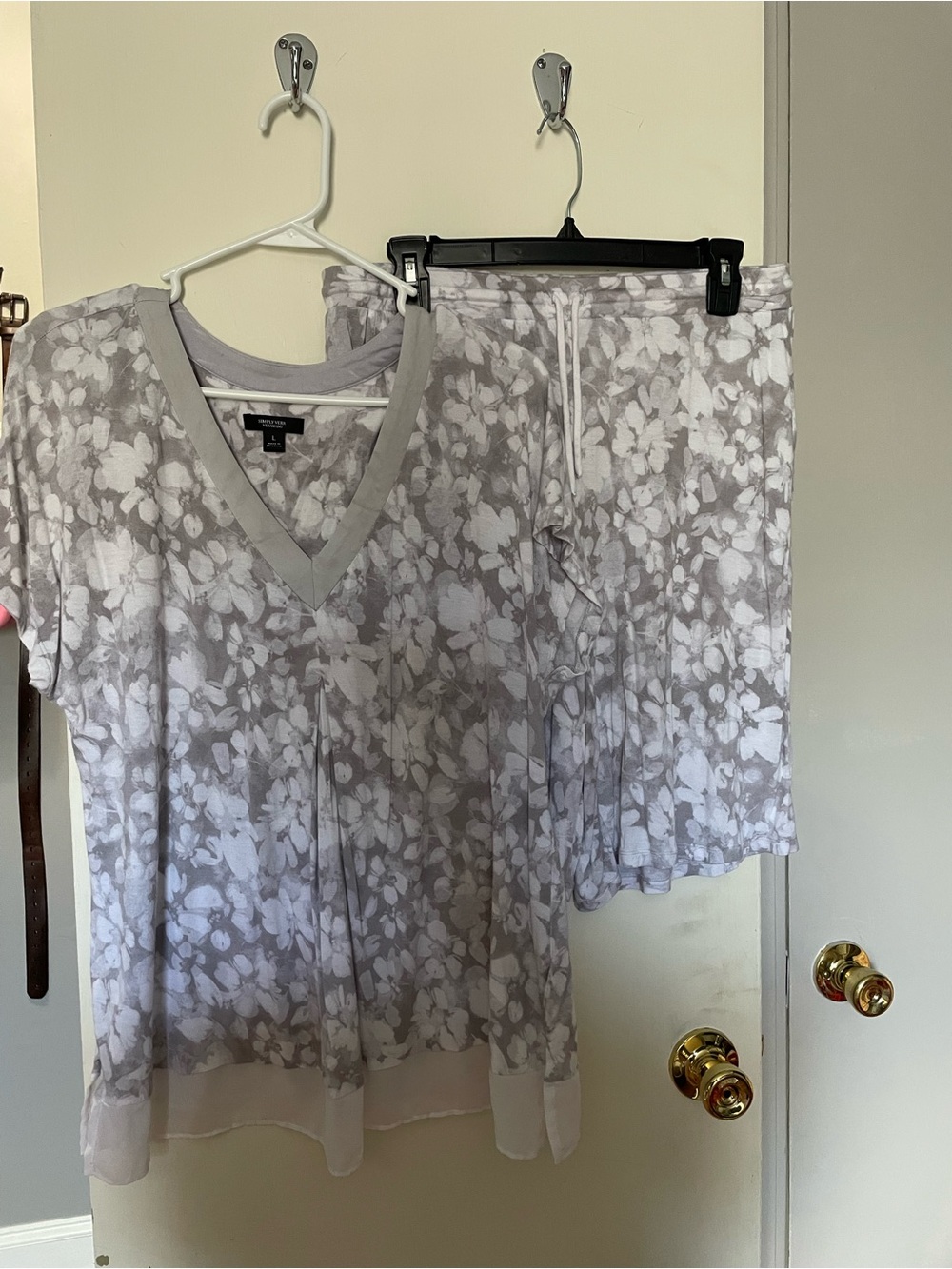 Simply Vera Vera Wang Gray Floral V-Neck Sleep Top & Shorts Set